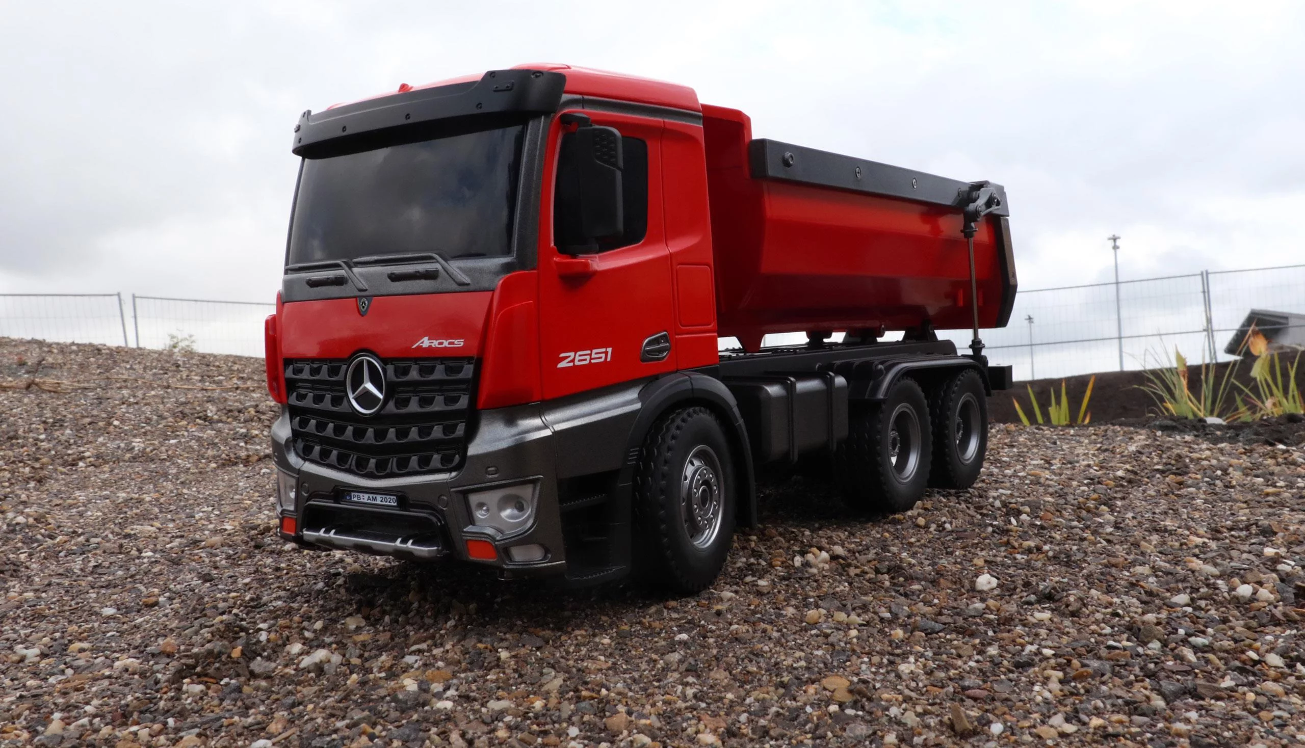 Amewi | Mercedes-Benz Arocs Lizenz LKW Kipper 2,4GHz RTR rot